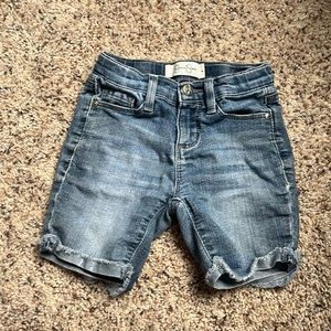 These are girls 4T Jessica Simpson adjustable shorts.
